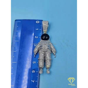 Collar con Colgante de Astronauta con Incrustaciones de Moissanita VVS en Plata de Ley 925 - Product Image 4