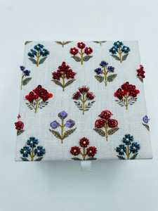 Boîte de rangement à bijoux rectangulaire moderne de luxe, brodée de perles, avec miroir, personnalisable, en velours, pour boucles d'oreilles et colliers – Édition promotionnelle anniversaire - Product Image 6