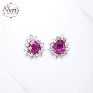 Boucles d'oreilles clous en or blanc massif 18 carats avec halo de diamants et rubis naturels rouges en forme de poire pour femme, parfaits pour un cadeau d'anniversaire - Product Image 1