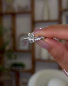 Anillo de Compromiso Personalizado con Diamante Cultivado en Laboratorio, Corte Marquesa de 2.5 Quilates, Radiante, Certificado IGI, Engaste de Garras, Oro de 14K, Solitario, Venta al Por Mayor B2B - Product Image 1