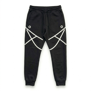 Ensemble de survêtement sportif personnalisé pour homme, sweat à capuche noir et pantalon avec rayures blanches, collection automne - Product Image 4