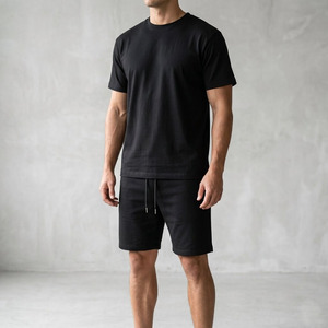 เสื้อยืดและกางเกงขาสั้นผู้ชายผ้าฝ้าย 100% คุณภาพสูง 220GSM พร้อมโลโก้สั่งทำ ชุดลำลองสไตล์สตรีทแวร์สำหรับฤดูร้อน - Product Image 3