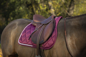 Tapis de selle respirant tout usage avec extérieur en coton, doublure en polaire matelassée noire et sangle de maintien pour l'équitation - Product Image 5
