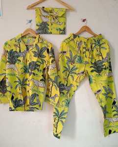 Conjunto de pijama con estampado animal rosa para mujer, ropa de dormir de algodón de manga larga, cuello vuelto informal, cintura elástica - Product Image 4