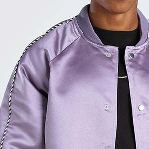 Chaqueta Varsity de Satén con Encaje y Mangas Largas para Hombre, Estilo Urbano, Cuello Alto, Chaqueta Bomber de Poliéster Satinado para Invierno - Product Image 3