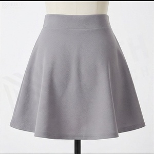 Jupe courte trapèze pour femme, couleur unie, taille élastique, en spandex et polyester, confortable, à porter toute l'année - Product Image 2