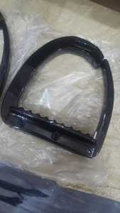 Estribos de aluminio TAVO con almohadilla de goma negra para equitación, estribos duraderos para montar a caballo. - Product Image 3