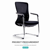 Chaise de bureau visiteur moderne noire en maille avec assise rembourrée et accoudoirs fixes pour salles de conférence, écoles et bureaux à domicile