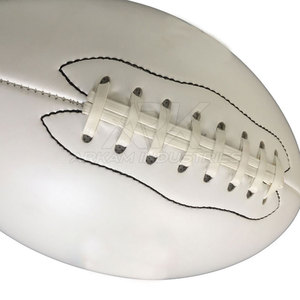 Ballon de rugby durable au toucher doux avec un contrôle de forme fiable, idéal pour les exercices de passe et les matchs. - Product Image 5