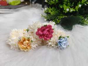 Gajra de Flores de Jazmín y Rosa Hecha a Mano, Accesorio para el Cabello de Novia, Decoración para Haldi, Sangeet, Eid, Onam, Pongal - Product Image 1