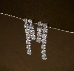 Pendientes de Plata de Ley 925 de Primera Calidad con Diamantes Cultivados en Laboratorio, Corte Redondo, VVS1, Color E - Product Image 2