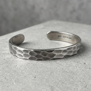 กำไลข้อมือเงินแท้ตอกลาย สไตล์ไวกิ้ง เครื่องประดับโลหะทันสมัย - Product Image 6