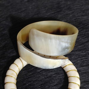Joyería Ecológica de Hueso de Cuerno, Pulseras Modernas en Espiral con Forma de Serpiente para Boda, Hechas a Mano por Perfect Enterprises - Product Image 3