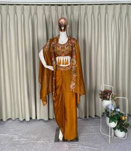 Conjunto Indo Occidental de 3 Piezas con Blusa Dhoti de Seda Rangoli y Shrug con Bordado de Lentejuelas y Borlas para Ocasiones Festivas - Product Image 5