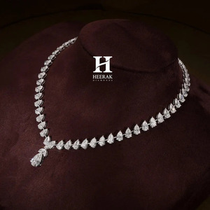 สร้อยคอเพชรทรงลูกแพร์หรูหรา เพชรเลี้ยงในห้องปฏิบัติการ ชุบทองคำขาว 18K ความใส VVS สี D รูปทรงลูกแพร์ สร้อยคอเพชรแบบห้อยสำหรับงานแต่งงาน - Product Image 4