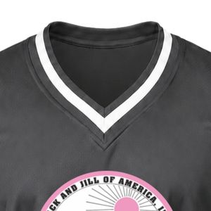 Camiseta Deportiva Gris con Escudo Bordado de Jack & Jill, Cuello en V, Manga Corta, Franja Blanca, Uniforme Deportivo para Equipo - Product Image 2