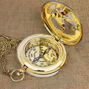 Brújula Solar de Latón con Diseño de Brújula Direccional, Accesorio de Metal Grabado, Diseño Moderno de Mediados de Siglo, Decoración para el Hogar - Product Image 4