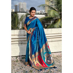 ผ้าไหมพิธานีสีน้ำเงินลายมาฮาลักชมี  งานทอแบบซารี  เสื้อผ้าอินเดียและปากีสถาน โดย Elite Weaves 650 กรัม - Product Image 1