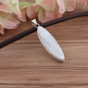 Collar con Colgante de Piedra Lunar Arcoíris Natural, Plata de Ley 925, Engaste de Platino, Corte Marquesa, Gema con Destello Azul - Product Image 1