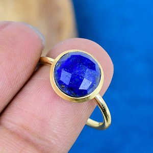 Bague en pierre précieuse naturelle Lapis Lazuli, forme ronde, faite à la main, plaqué or 18 carats sur argent sterling 925 - Product Image 3