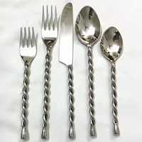 Ensemble de couverts en acier inoxydable, 5 pièces, manche torsadé en spirale, style rustique, pour restaurant de steak.