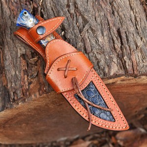 Cuchillo de caza de acero de Damasco forjado a mano, mango de piña, hoja fija de espiga completa con funda de cuero, OEM personalizado - Product Image 5