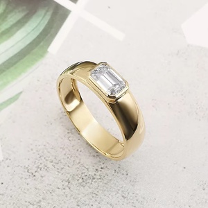 Anillo de Compromiso de Oro con Diamante Cultivado en Laboratorio con Corte Esmeralda y Engaste de Bisel, Estilo East West, para Mujer, Regalo Perfecto para Uso Diario - Product Image 2