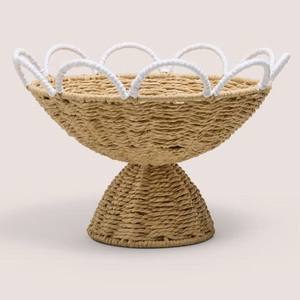 Panier de rangement en jonc de mer à bords festonnés, design tendance, idéal pour organiser les articles essentiels dans le salon. - Product Image 2