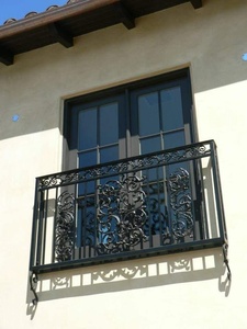 Rampe de balcon traditionnelle en fer forgé ; assemblage DIY, résistante à la rouille pour usage extérieur. - Product Image 3
