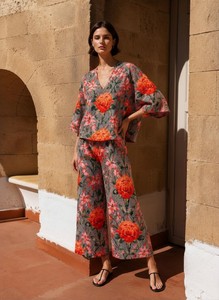 Conjunto de 2 Piezas para Mujer, Estampado Floral Casual Scarlet Flora, Algodón y Seda, Secado Rápido, Verano - Product Image 3