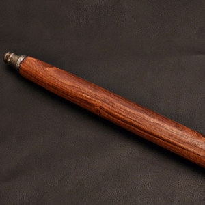 Hacha con Patrón Damasco, Cabeza de Acero Hecha a Mano, Mango de Madera, Colección Tradicional para Exteriores - Product Image 4