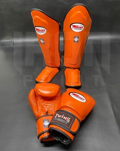Guantes de Boxeo Personalizables de Alta Calidad para Gemelos con Protectores de Tibia, Cierre de Velcro, 100% Cuero Genuino, Equipo de Entrenamiento de Artes Marciales - Product Image 2