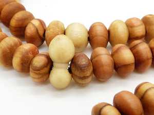 Tasbih Ecológico de Madera Redonda Pulida para Decoración Religiosa del Hogar - Product Image 4