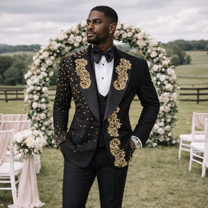 Costume de mariage noir et or brodé pour homme, blazer de créateur ajusté pour le marié avec broderie florale faite à la main pour réceptions et soirées - Product Image 1