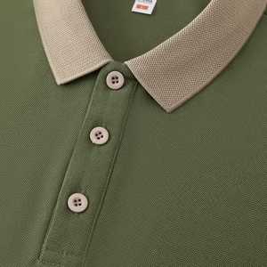 เสื้อโปโลผู้ชายสีเขียวมะกอก แขนสั้น ผ้าถัก ทรงปกติ สไตล์ลำลอง สีพื้น ดีไซน์ติดกระดุม - Product Image 3