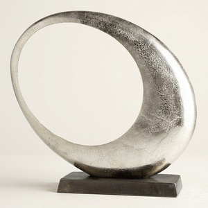 Atractiva Escultura Ovalada Plateada Abstracta, Anillo Metálico Hueco Contemporáneo, Estatua de Lujo de Aluminio y Resina, Adorno de Mesa - Product Image 1