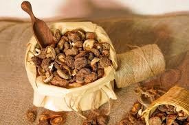 HIGH QUALITY Vietnam Whole Dried Shiitake Mushroom Air Dried No Preservatives Natural Deep Brown Color HOT SELLING Worldwide - Product Image 2