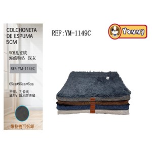 Cuccia per cani Yommy Foam 65x95x5cm grigio scuro impermeabile antiscivolo con tappetino in finta pelliccia rimovibile - Product Image 1