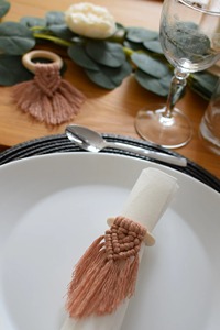 Anneaux de serviette en macramé bohème avec pompons, anneau en bois, accessoire de table décoratif pour mariage, fête, largeur 4,5 cm, respectueux de l'environnement - Product Image 4