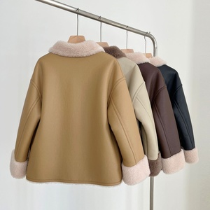 แจ็คเก็ตผู้ชายทรงสลิมฟิตขายดีที่สุด  แบบลำลอง  ขายปลีก-ขายส่ง  สีน้ำตาล หนังเทียม  คอปกขนเท็ดดี้  บุซับในอุ่น  ปิดด้วยซิป - Product Image 4