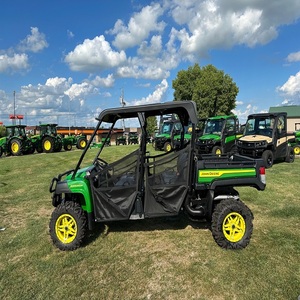 Véhicule utilitaire robuste John Deere 825M S4 avec technologie avancée pour un contrôle amélioré et un confort de conduite accru - Product Image 4