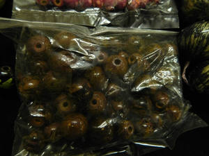 Cuentas de Vidrio Millefiori Redondas Azules Hechas a Mano en Tamaños Variados para Diseñadores de Joyería Africana para Reventa, Marca Conifer - Product Image 3