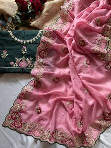 Sari de Seda Pura Hecho a Mano con Bordado Floral, Trabajo Zari y Borde Bordado con Blusa Cosida a Precio de Mayoreo - Product Image 2