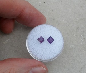 พลอยแอมะทิสต์ทรงสี่เหลี่ยมธรรมชาติ ขนาด 4 มม. แต่ละเม็ด รับรองโดยผู้ตรวจสอบอิสระ เหมาะสำหรับทำเครื่องประดับสีเขียว - Product Image 2