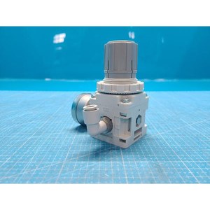 Régulateur de vide SMC IRV20-LC08BG d'occasion – Pièces d'équipement semi-conducteur d'époque - Product Image 2