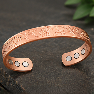 Brazalete Magnético de Metal Puro con Grabado Botánico Auténtico, Joyería Metálica de Diseño Exquisito, Regalo Promocional Novedoso - Product Image 5