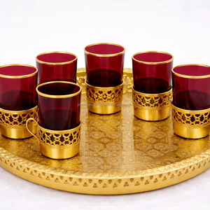 Ensemble de 6 verres à thé marocains au design nouveau avec support en métal doré, un plateau doré et une théière dorée, coffret cadeau - Product Image 1