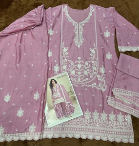 คอลเลคชั่นชุดสาหรี่กะมีซปักลายผีเสื้อ Gulkayra Butterfly Chinnon พร้อมงานปักอย่างประณีต มีแคตตาล็อกครบชุด จำหน่ายในราคาขายส่ง - Product Image 1