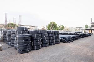 Tuyau principal latéral flexible en LDPE haute densité de 32 mm pour l'irrigation goutte à goutte agricole, en rouleau, noir - Product Image 2