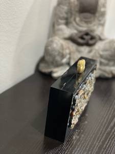 Bolso de mano de resina negra hecho a mano con adornos de piedras preciosas y cierre de cisne dorado, elegante bolso de noche con correa de cadena - Product Image 4